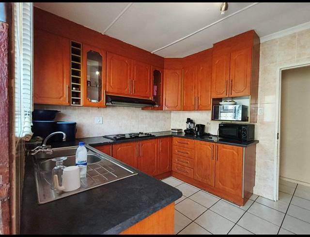 3 BEDROOM HOUSE FOR SALE IN MTHATHA CENTRAL